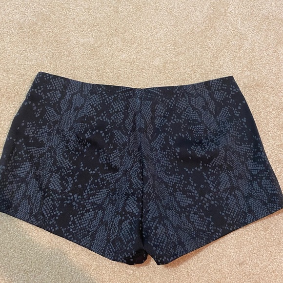 Evolution Snake Pattern Shorts - Picture 3 of 5